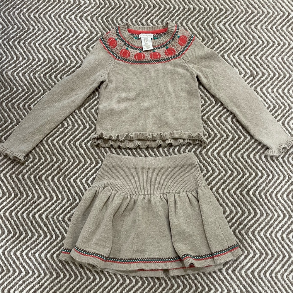 Cynthia Rowley girls two piece pumpkin set, size 5/6